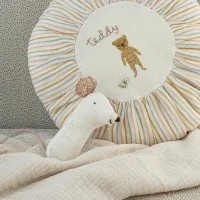 Imagen de Almohadón Maileg Teddy (26 x 26 cm)