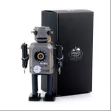 Robot retro de metal  imagen 1