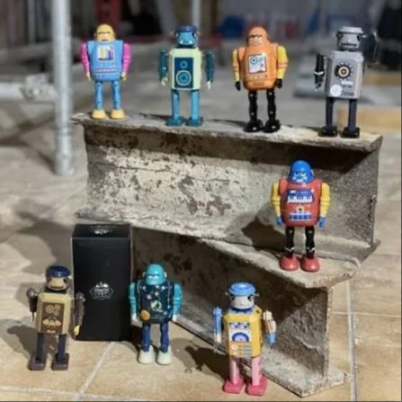 Robot retro de metal  imagen 3